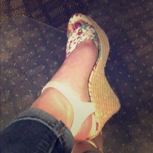 Floral wedge sandals